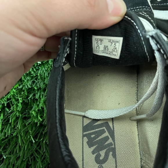 Vans Black and White Classic Sneakers - Picture 4 of 4